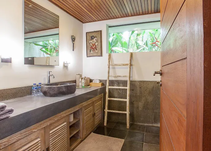 Spacious 4br Private Estate W-big Garden And Pool Seminyak (Bali)
