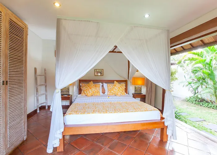 Spacious 4br Private Estate W-big Garden And Pool Villa