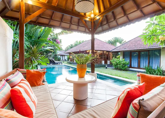Villa Spacious 4br Private Estate W-big Garden And Pool Seminyak (Bali)