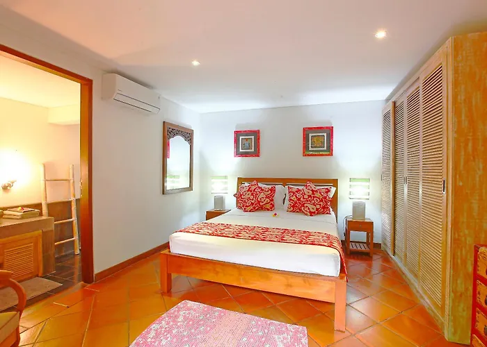 Spacious 4br Private Estate W-big Garden And Pool *