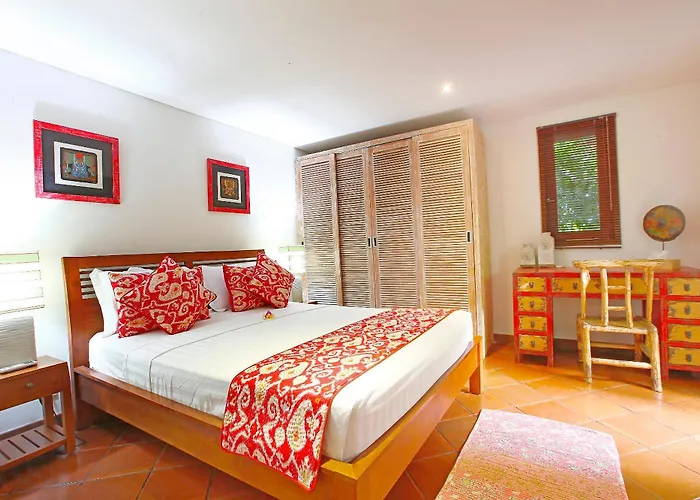 Spacious 4br Private Estate W-big Garden And Pool Villa