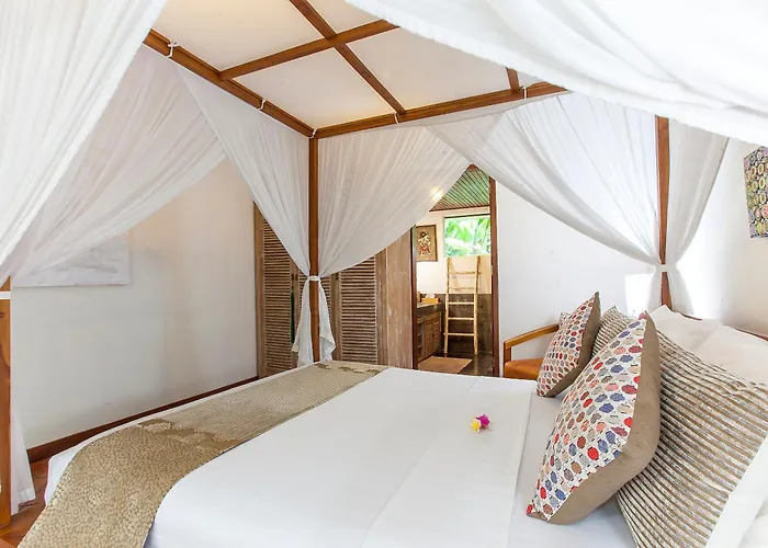 Villa Spacious 4br Private Estate W-big Garden And Pool Seminyak (Bali)
