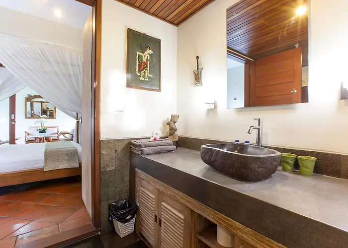 Spacious 4br Private Estate W-big Garden And Pool Villa