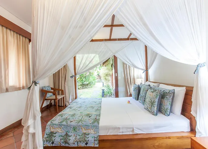 Spacious 4br Private Estate W-big Garden And Pool Villa *