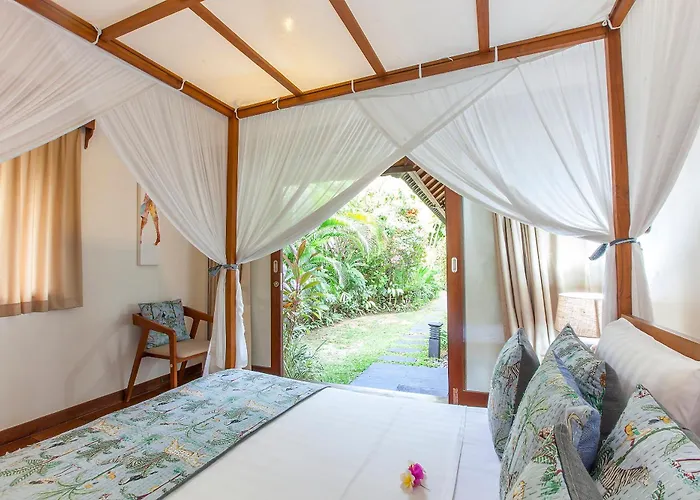 Villa Spacious 4br Private Estate W-big Garden And Pool Seminyak (Bali)