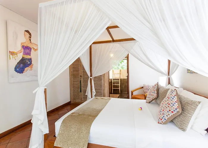 Spacious 4br Private Estate W-big Garden And Pool Villa *