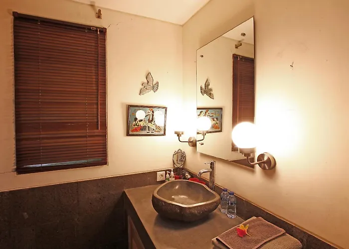Spacious 4br Private Estate W-big Garden And Pool Villa Seminyak (Bali)