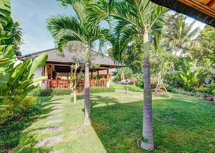 Spacious 4br Private Estate W-big Garden And Pool Villa *
