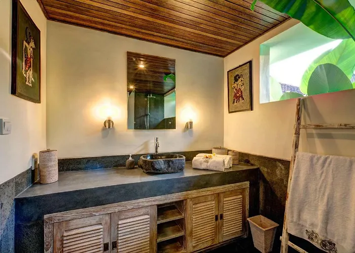 Spacious 4br Private Estate W-big Garden And Pool Villa Seminyak (Bali)