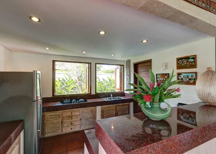 Spacious 4br Private Estate W-big Garden And Pool Villa *