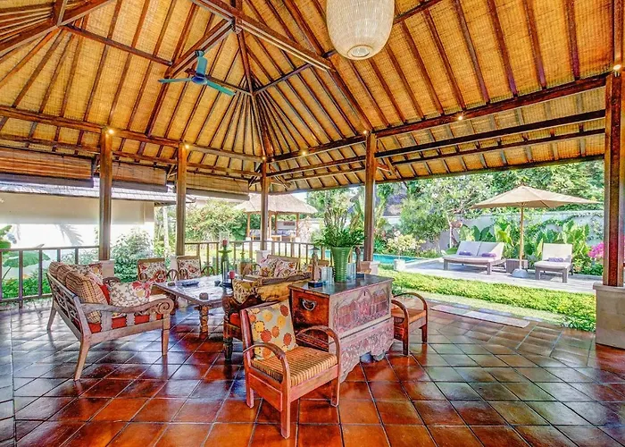 Villa Spacious 4br Private Estate W-big Garden And Pool