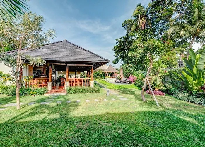 Villa Spacious 4br Private Estate W-big Garden And Pool Seminyak (Bali)
