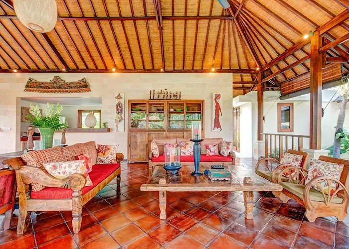 Spacious 4br Private Estate W-big Garden And Pool Villa *
