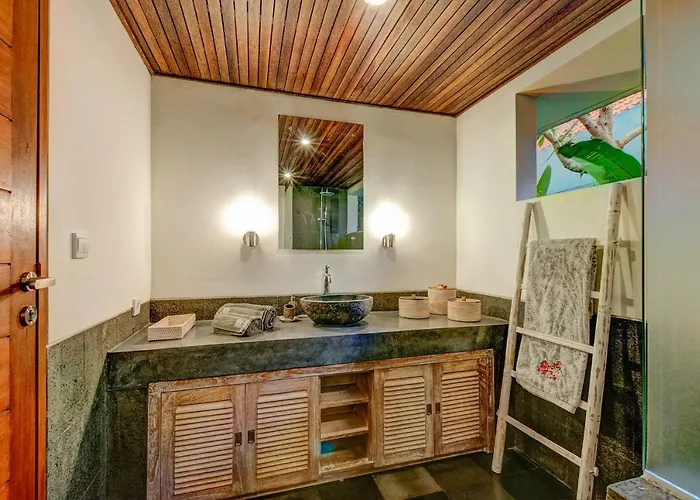 Spacious 4br Private Estate W-big Garden And Pool
