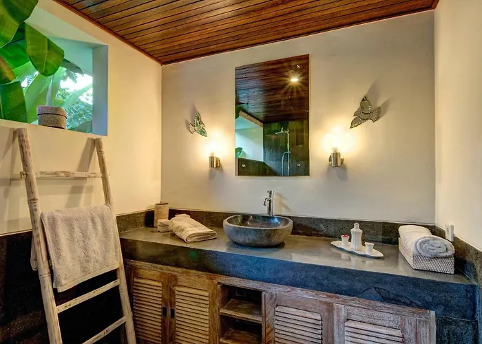 Spacious 4br Private Estate W-big Garden And Pool Villa Seminyak (Bali)