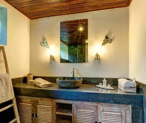 Spacious 4br Private Estate W-big Garden And Pool *